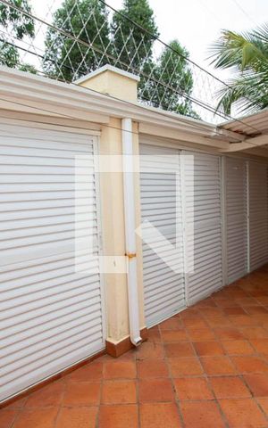Casa de condomínio à venda com 199m², 4 quartos e 4 vagas Casa de condomínio à venda com 199m², 4 quartos e 4 vagasÁrea de Serviço