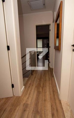 Casa de condomínio à venda com 199m², 4 quartos e 4 vagas Casa de condomínio à venda com 199m², 4 quartos e 4 vagasCorredor