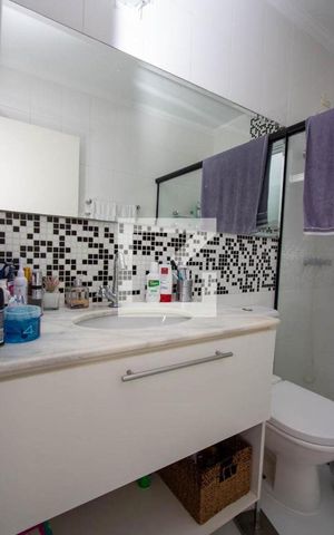 Casa de condomínio à venda com 199m², 4 quartos e 4 vagas Casa de condomínio à venda com 199m², 4 quartos e 4 vagasBanheiro da Suíte