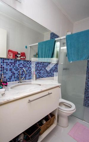 Casa de condomínio à venda com 199m², 4 quartos e 4 vagas Casa de condomínio à venda com 199m², 4 quartos e 4 vagasBanheiro Corredor