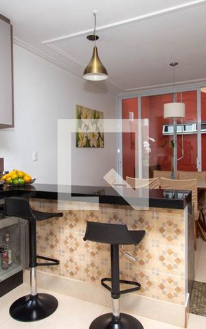 Casa de condomínio à venda com 199m², 4 quartos e 4 vagas Casa de condomínio à venda com 199m², 4 quartos e 4 vagasDetalhe da cozinha