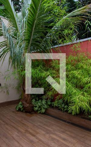 Casa de condomínio à venda com 199m², 4 quartos e 4 vagas Casa de condomínio à venda com 199m², 4 quartos e 4 vagasÁrea externa