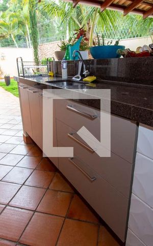 Casa de condomínio à venda com 199m², 4 quartos e 4 vagas Casa de condomínio à venda com 199m², 4 quartos e 4 vagasÁrea - Churrasqueira