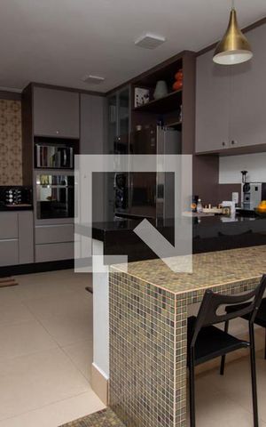 Casa de condomínio à venda com 199m², 4 quartos e 4 vagas Casa de condomínio à venda com 199m², 4 quartos e 4 vagasCozinha - Armários