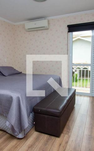 Casa de condomínio à venda com 199m², 4 quartos e 4 vagas Casa de condomínio à venda com 199m², 4 quartos e 4 vagasSuíte
