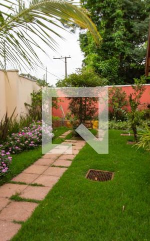 Casa de condomínio à venda com 199m², 4 quartos e 4 vagas Casa de condomínio à venda com 199m², 4 quartos e 4 vagasQuintal