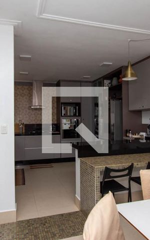 Casa de condomínio à venda com 199m², 4 quartos e 4 vagas Casa de condomínio à venda com 199m², 4 quartos e 4 vagasSala de Jantar