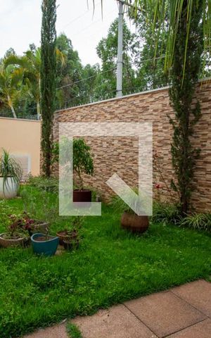 Casa de condomínio à venda com 199m², 4 quartos e 4 vagas Casa de condomínio à venda com 199m², 4 quartos e 4 vagasQuintal