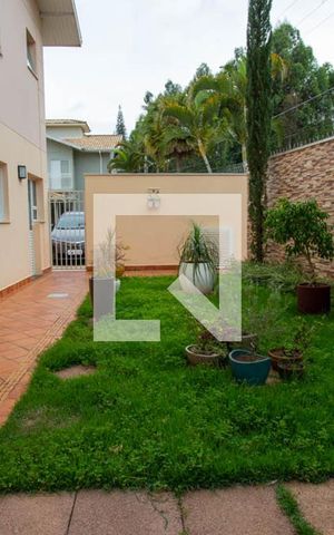 Casa de condomínio à venda com 199m², 4 quartos e 4 vagas Casa de condomínio à venda com 199m², 4 quartos e 4 vagasQuintal