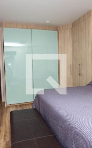 Casa de condomínio à venda com 199m², 4 quartos e 4 vagas Casa de condomínio à venda com 199m², 4 quartos e 4 vagasSuíte