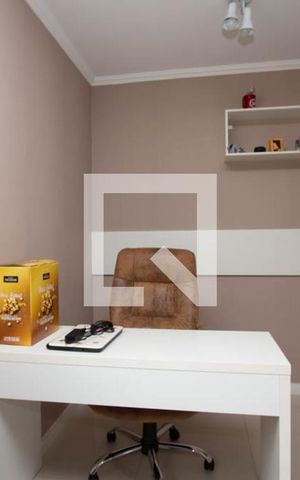 Casa de condomínio à venda com 199m², 4 quartos e 4 vagas Casa de condomínio à venda com 199m², 4 quartos e 4 vagasEscritório