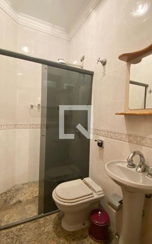 Casa de condomínio à venda com 954m², 4 quartos e 8 vagasBanheiro de serviço
