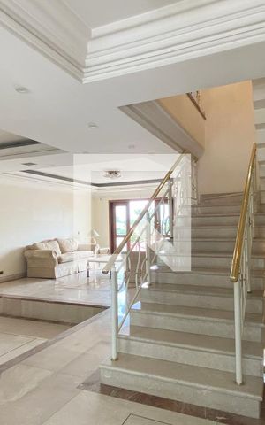 Casa de condomínio à venda com 954m², 4 quartos e 8 vagasEscada