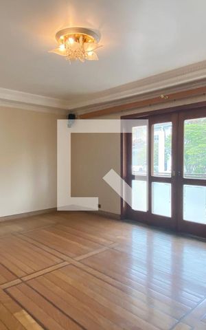 Casa de condomínio à venda com 954m², 4 quartos e 8 vagasSala de TV