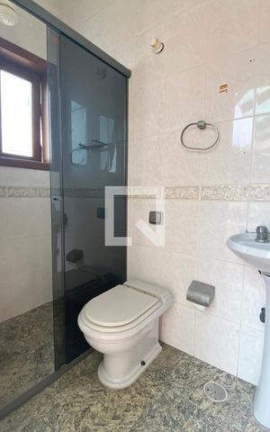 Casa de condomínio à venda com 954m², 4 quartos e 8 vagasbanheiro da piscina