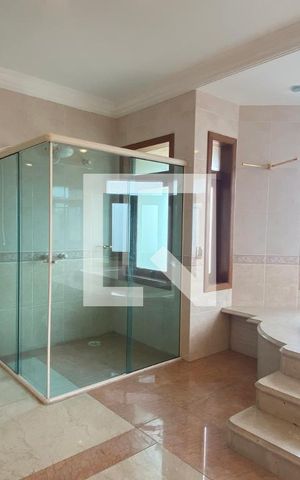 Casa de condomínio à venda com 954m², 4 quartos e 8 vagasBanheiro da Suíte 1