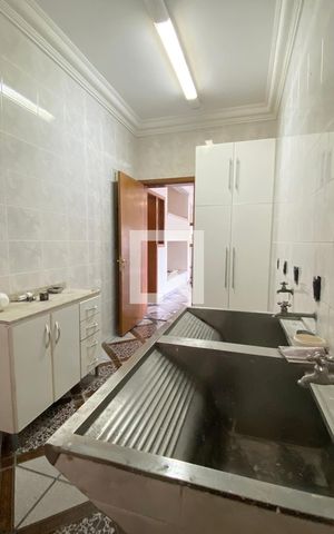 Casa de condomínio à venda com 954m², 4 quartos e 8 vagasÁrea de Serviço