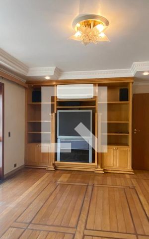 Casa de condomínio à venda com 954m², 4 quartos e 8 vagasSala de TV
