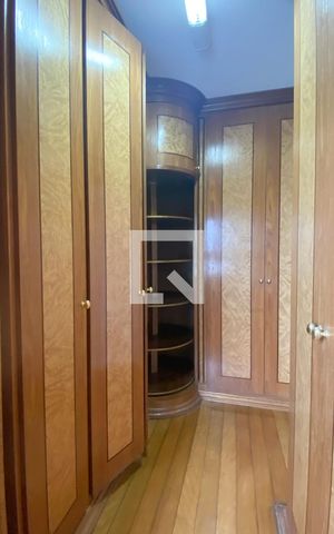 Casa de condomínio à venda com 954m², 4 quartos e 8 vagasCloset da suíte 2