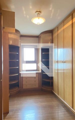 Casa de condomínio à venda com 954m², 4 quartos e 8 vagasCloset da suíte 1