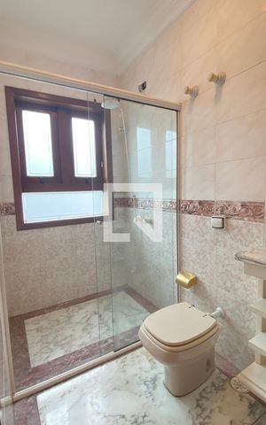 Casa de condomínio à venda com 954m², 4 quartos e 8 vagasBanheiro da Suíte 3