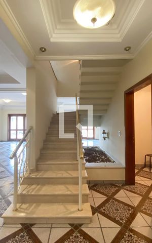 Casa de condomínio à venda com 954m², 4 quartos e 8 vagasEscada