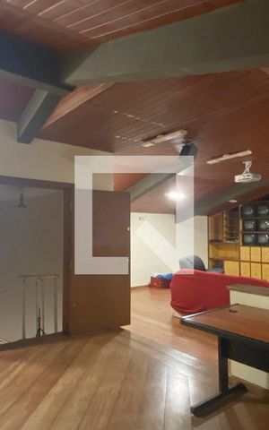 Casa de condomínio à venda com 954m², 4 quartos e 8 vagasSala de TV