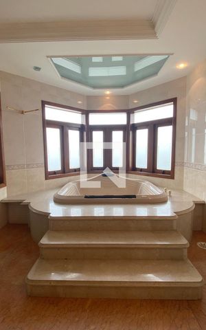 Casa de condomínio à venda com 954m², 4 quartos e 8 vagasBanheiro da Suíte 1