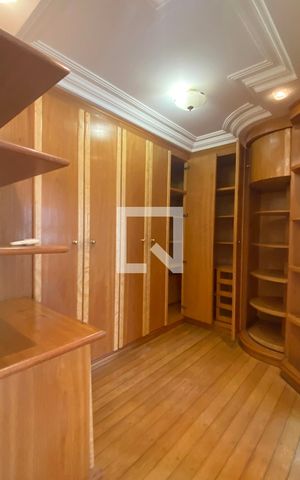 Casa de condomínio à venda com 954m², 4 quartos e 8 vagasCloset da suíte 4