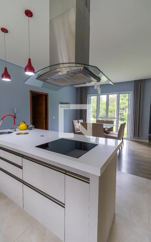 Casa à venda com 160m², 3 quartos e 2 vagas Casa à venda com 160m², 3 quartos e 2 vagasCozinha