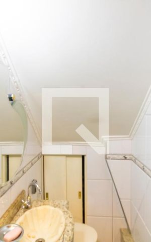 Casa à venda com 227m², 3 quartos e 2 vagas Casa à venda com 227m², 3 quartos e 2 vagasLavabo