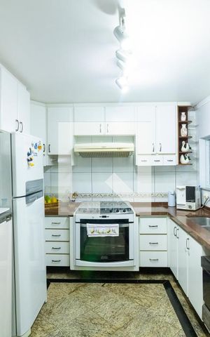 Casa à venda com 227m², 3 quartos e 2 vagas Casa à venda com 227m², 3 quartos e 2 vagasCozinha