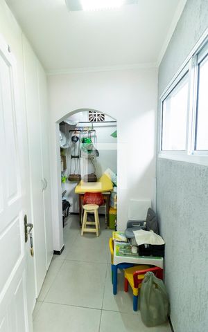 Casa à venda com 227m², 3 quartos e 2 vagas Casa à venda com 227m², 3 quartos e 2 vagasDespensa