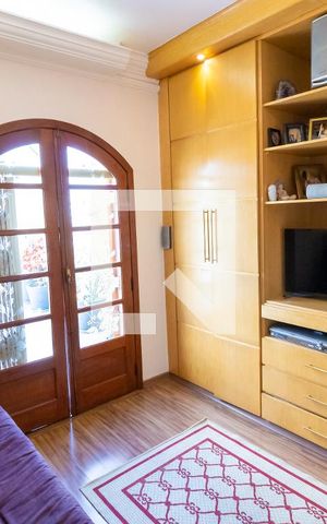 Casa à venda com 227m², 3 quartos e 2 vagas Casa à venda com 227m², 3 quartos e 2 vagasQuarto 2