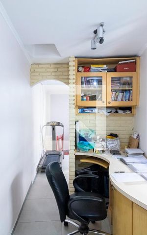 Casa à venda com 227m², 3 quartos e 2 vagas Casa à venda com 227m², 3 quartos e 2 vagasEscritório