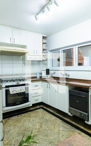 Casa à venda com 227m², 3 quartos e 2 vagas Casa à venda com 227m², 3 quartos e 2 vagasCozinha