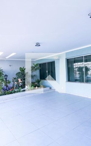 Casa à venda com 227m², 3 quartos e 2 vagas Casa à venda com 227m², 3 quartos e 2 vagasGaragem