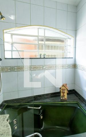 Casa à venda com 227m², 3 quartos e 2 vagas Casa à venda com 227m², 3 quartos e 2 vagasBanheiro da Suite