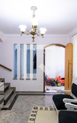 Casa à venda com 227m², 3 quartos e 2 vagas Casa à venda com 227m², 3 quartos e 2 vagasSala