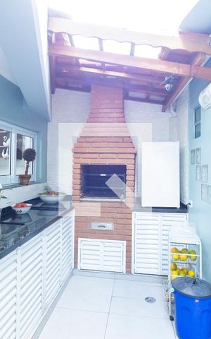 Casa à venda com 227m², 3 quartos e 2 vagas Casa à venda com 227m², 3 quartos e 2 vagasChurrasqueira
