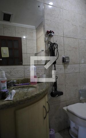 Casa à venda com 256m², 4 quartos e 2 vagasBanheiro