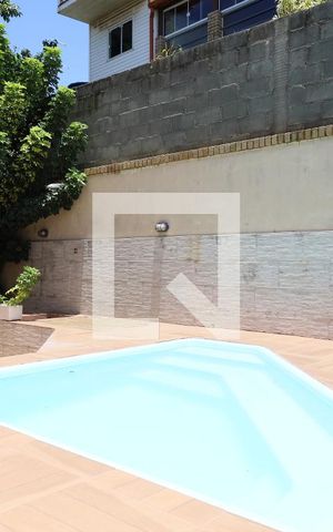 Casa à venda com 256m², 4 quartos e 2 vagaspiscina