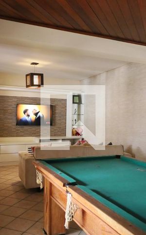 Casa à venda com 256m², 4 quartos e 2 vagasSala 1