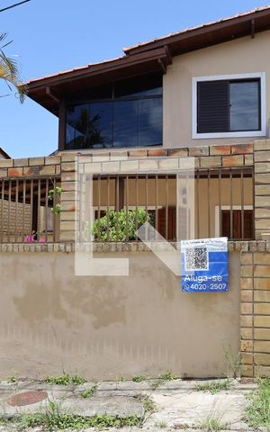 Casa à venda com 256m², 4 quartos e 2 vagasFachada