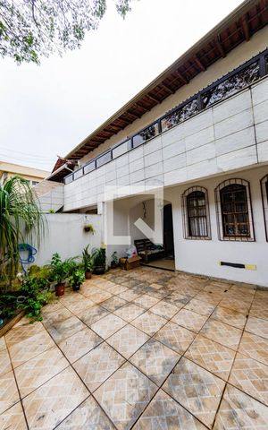 Casa à venda com 300m², 5 quartos e 2 vagas Casa à venda com 300m², 5 quartos e 2 vagasCasa 2 - Garagem