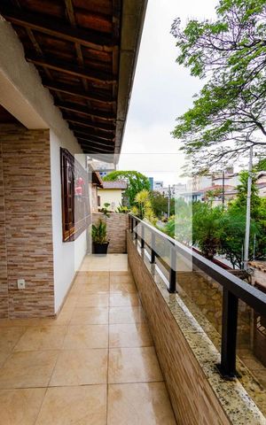 Casa à venda com 300m², 5 quartos e 2 vagas Casa à venda com 300m², 5 quartos e 2 vagasVaranda