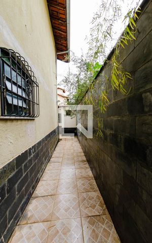 Casa à venda com 300m², 5 quartos e 2 vagas Casa à venda com 300m², 5 quartos e 2 vagasCorredor