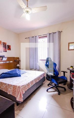 Casa à venda com 300m², 5 quartos e 2 vagas Casa à venda com 300m², 5 quartos e 2 vagasSuíte 2