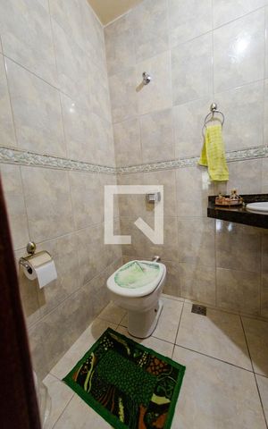 Casa à venda com 300m², 5 quartos e 2 vagas Casa à venda com 300m², 5 quartos e 2 vagasLavabo