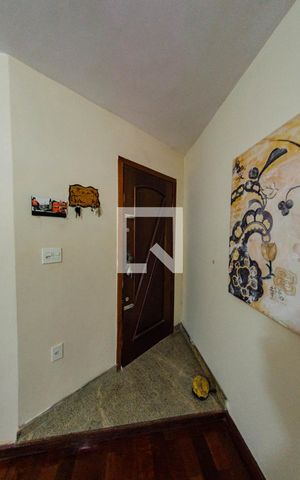 Casa à venda com 300m², 5 quartos e 2 vagas Casa à venda com 300m², 5 quartos e 2 vagasSala